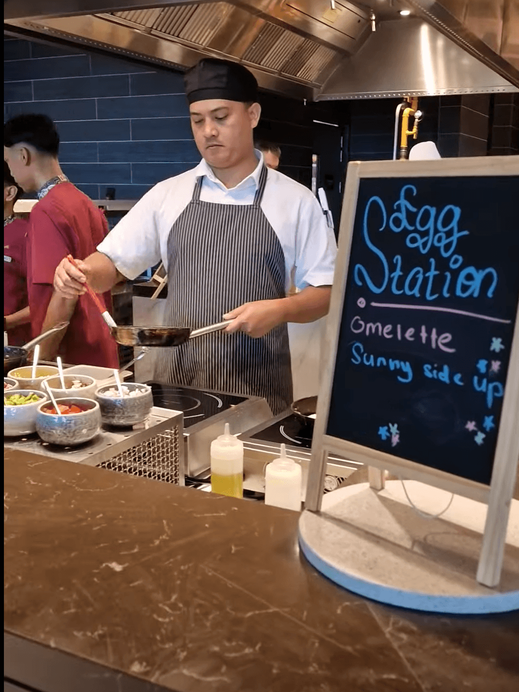 egg station at a buffet counter